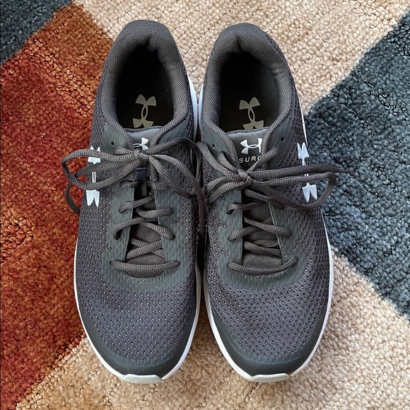 Under Armour Surge Women’s Black Running Athletic Shoes - Picture 3 of 12